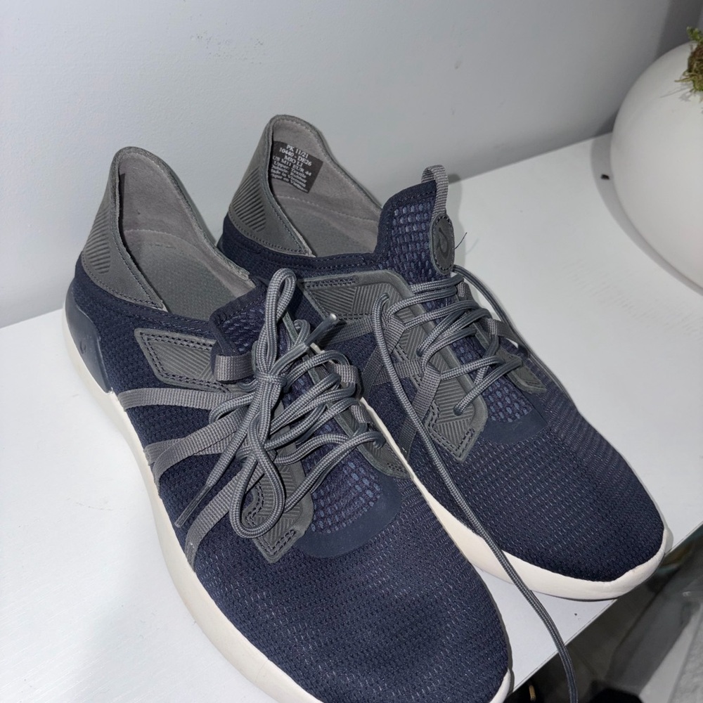OluKai Men's Navy and Gray Sneakers